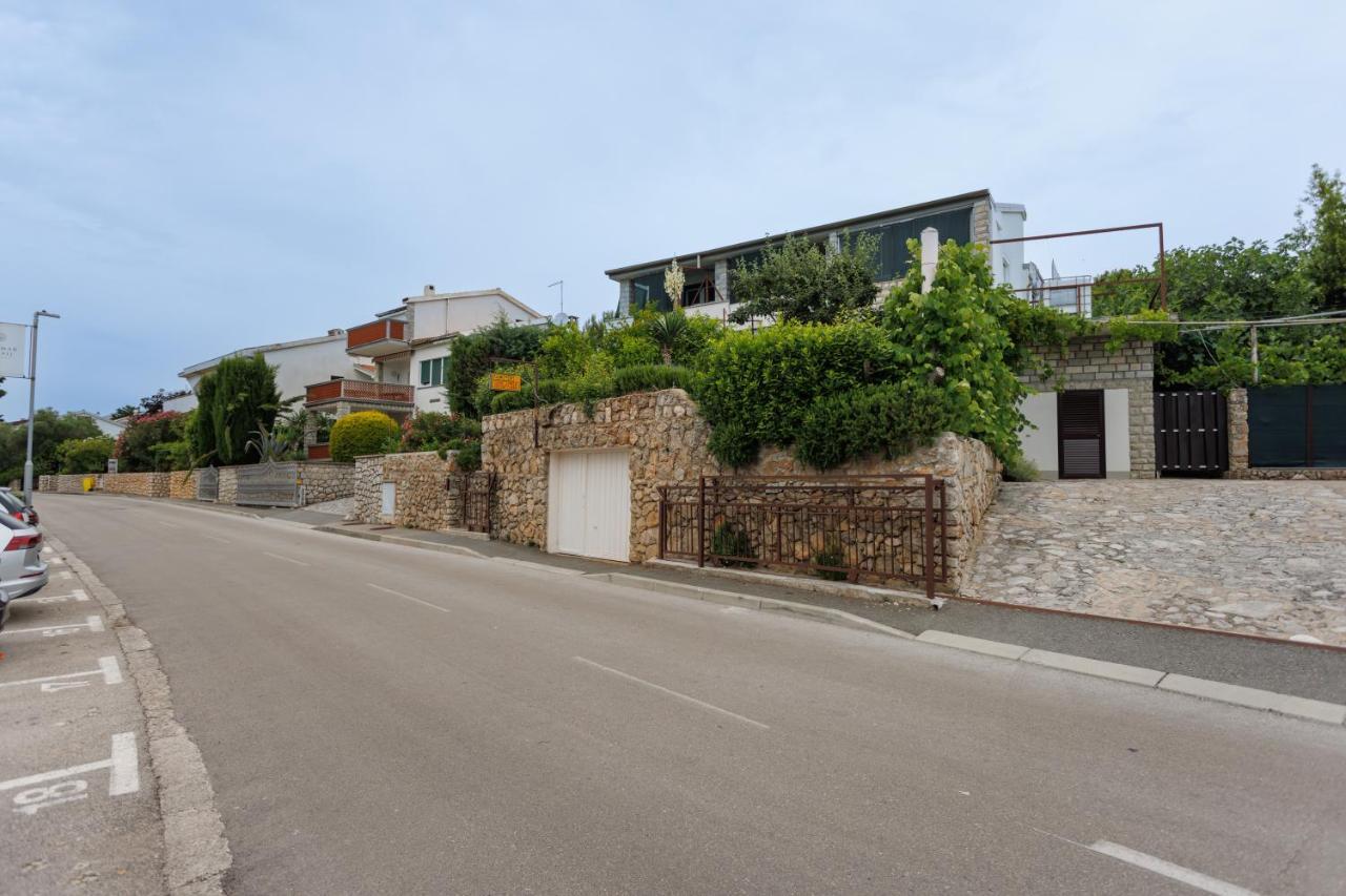 Apartments Pika Krk Town Exterior foto