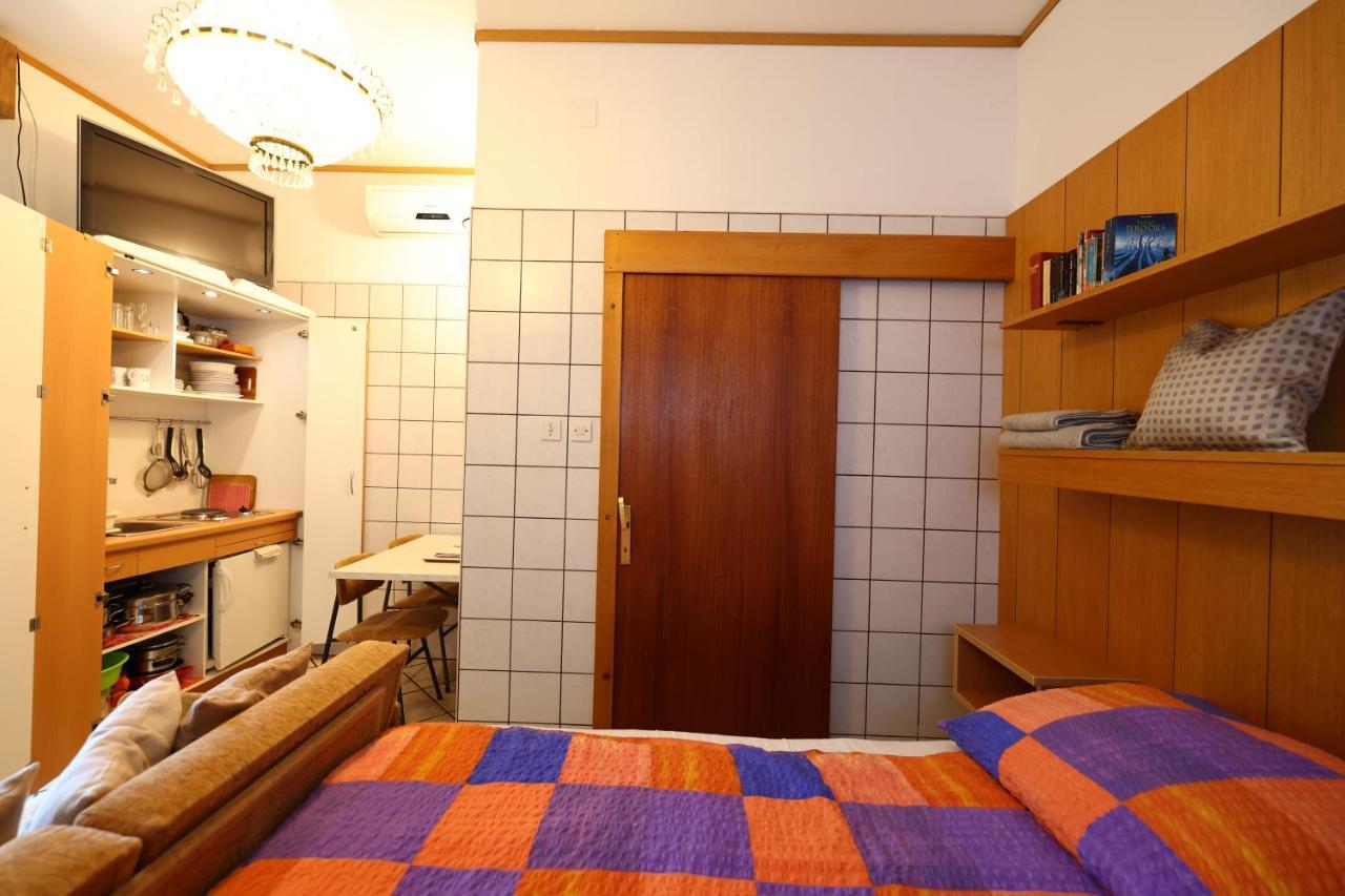 Apartments Pika Krk Town Exterior foto