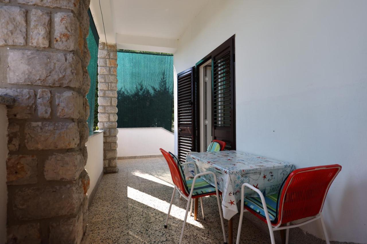 Apartments Pika Krk Town Exterior foto